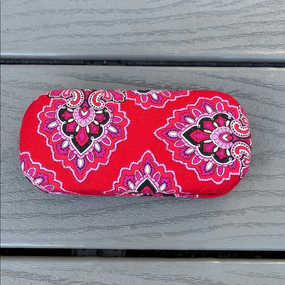 Vera Bradley clasp paisley